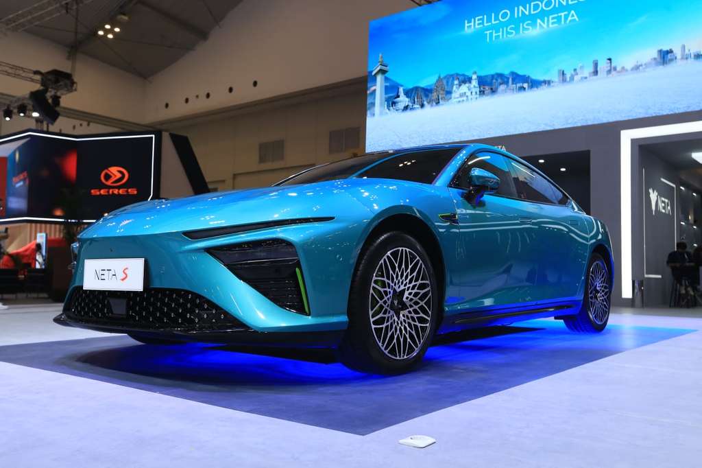 Momen Jusuf Hamka Jajal Mobil China di GIIAS 2023