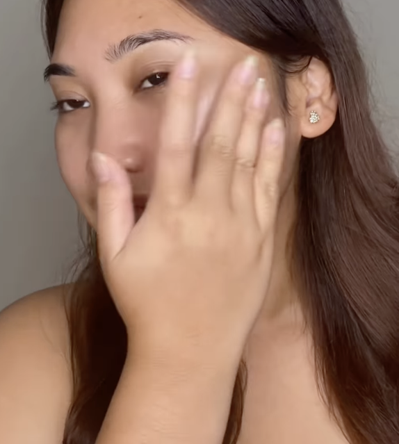 Memakai Skincare