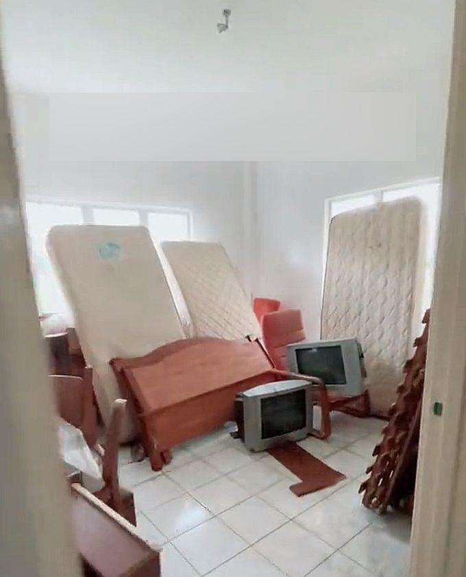 Beli rumah kondominium, malah dijadikan gudang sama pengelolanya.