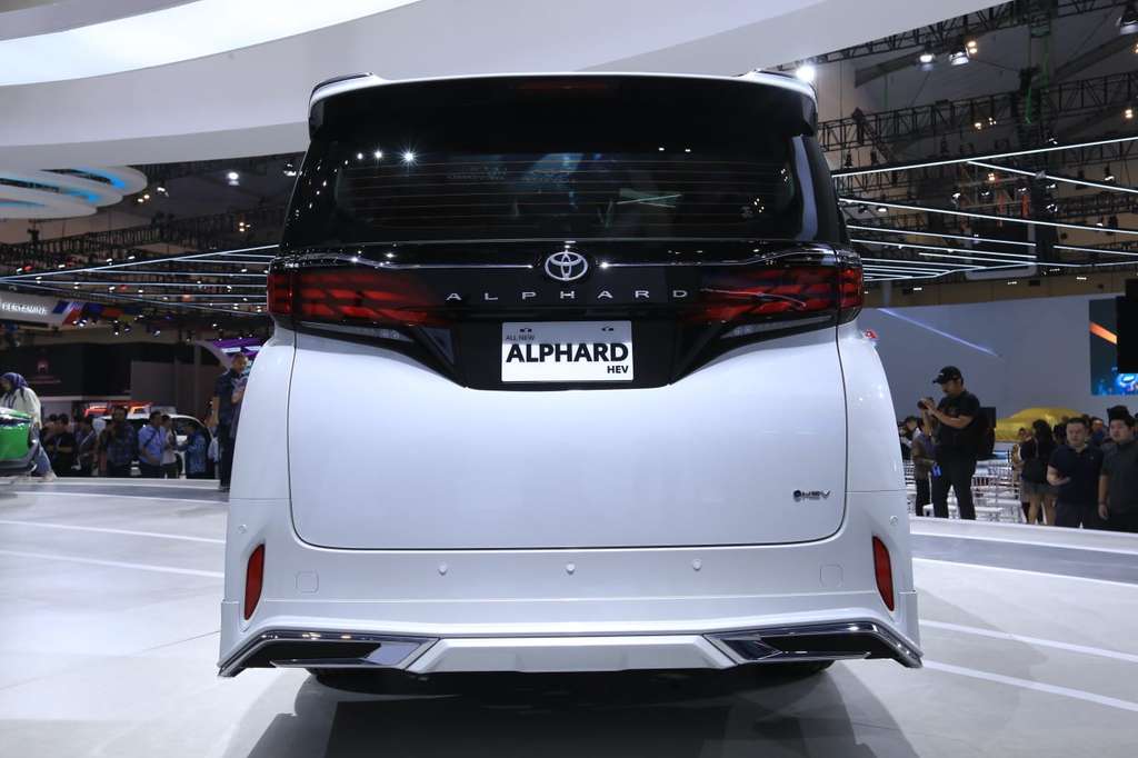 Toyota Luncurkan Alphard Teranyar di GIIAS 2023
