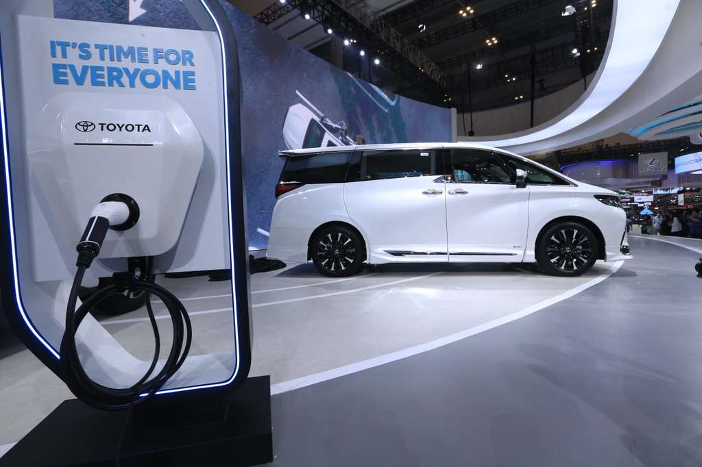 Toyota Luncurkan Alphard Teranyar di GIIAS 2023