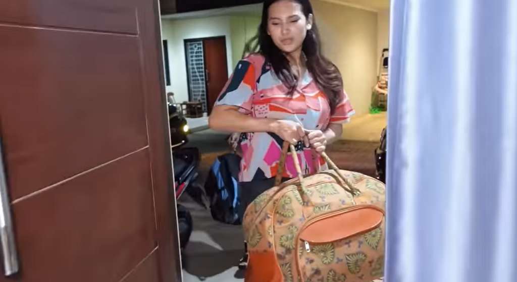 Potret kedekatan Indah dan mertua