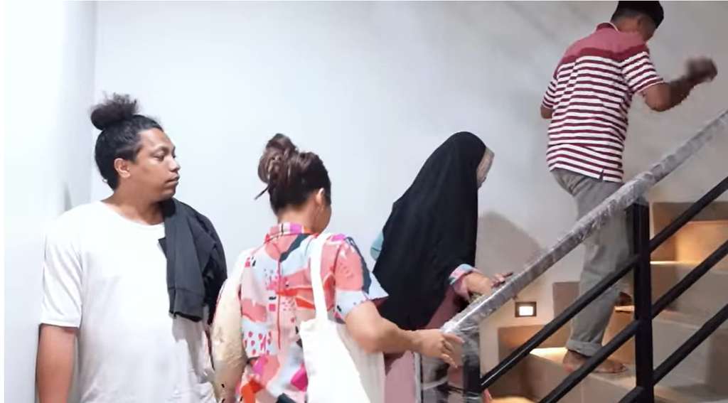 Potret kedekatan Indah dan mertua