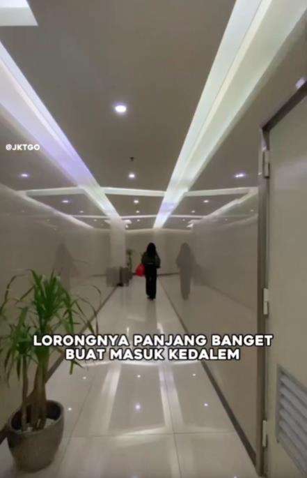 Toilet premium berbayar di pusat perbelanjaan.