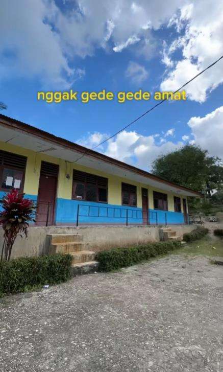 Viral SD Negeri di NTT punya pemandangan cantik di belakang toiletnya.