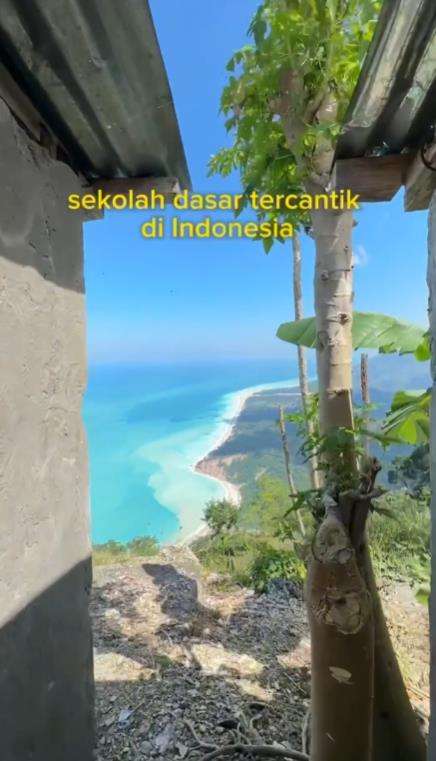 Viral SD Negeri di NTT punya pemandangan cantik di belakang toiletnya.