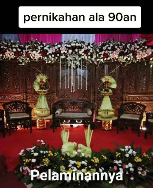 Potret pernikahan jadul tahun 90an yang unik dan penuh nostalgia.