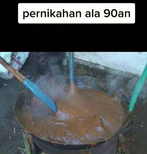 Potret pernikahan jadul tahun 90an yang unik dan penuh nostalgia.