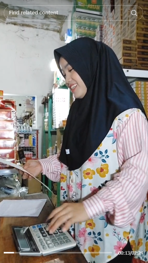Viral Wanita Jaga Warung Menghitung Tangan Bergerak Secepat Kilat, Skill Kalkulatornya Di Luar Nalar