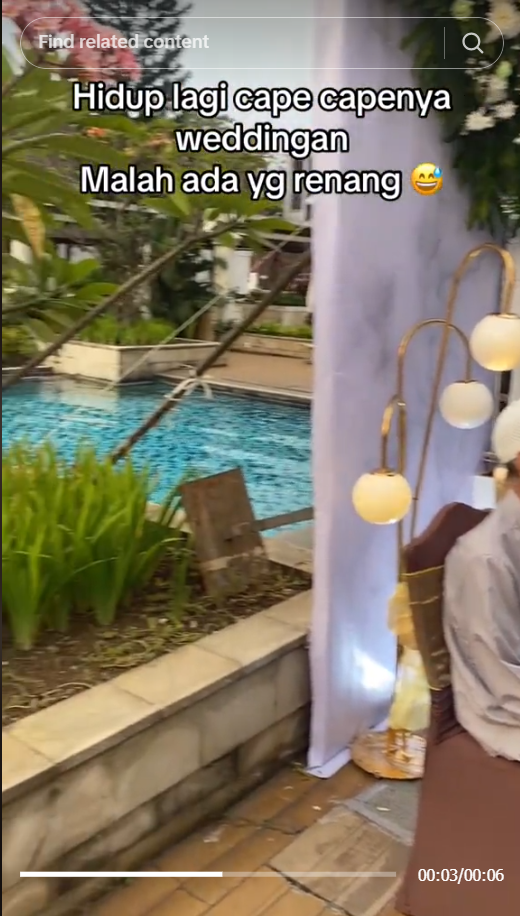 Pengantin Lagi Nangis Sungkeman, Malah Ada yang Berenang di Belakang Pelaminan, Apa Gak Awkward?