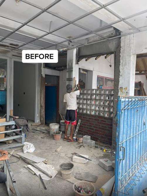 Renovasi total rumah jadul dua lantai.