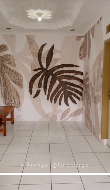 Makeover Rumah di Kampung Pakai Wallpaper Harga Rp15 Juta, Begini Penampakannya!