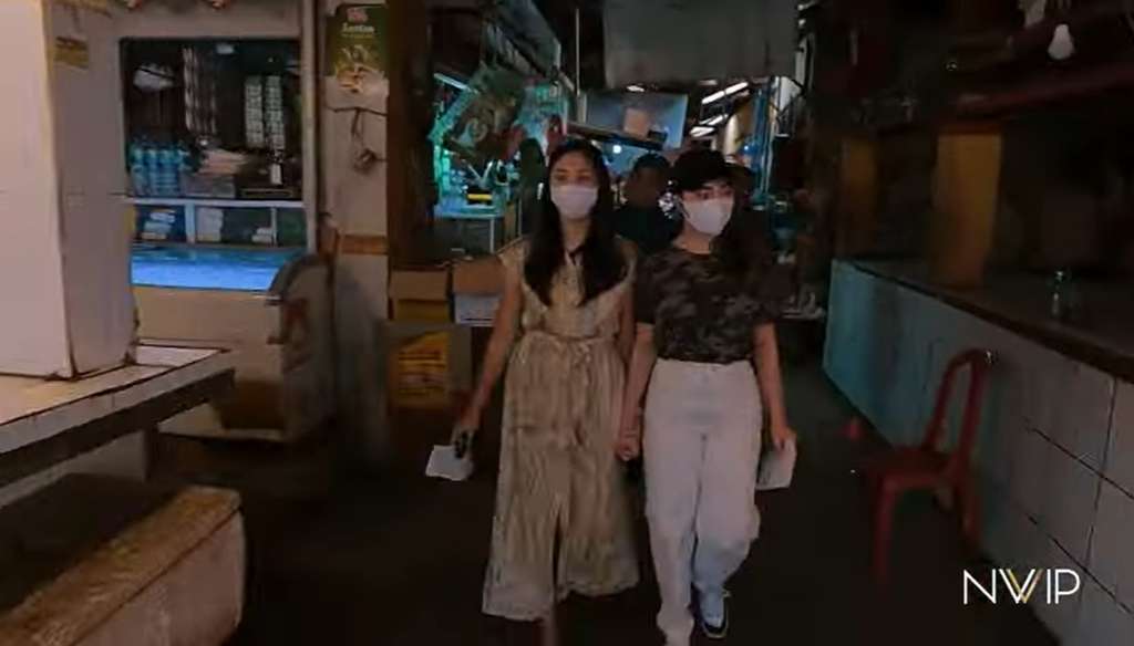 Potret Nikita Willy dan adiknya belanja ke pasar tradisional