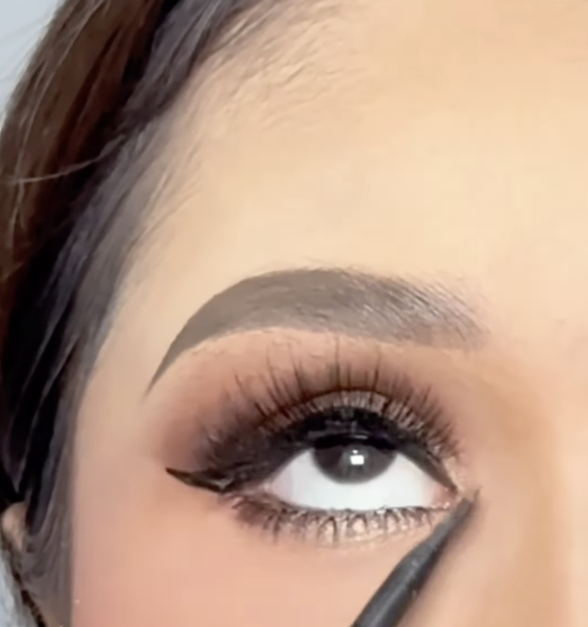 Memakai Concealer Memakai Concealer