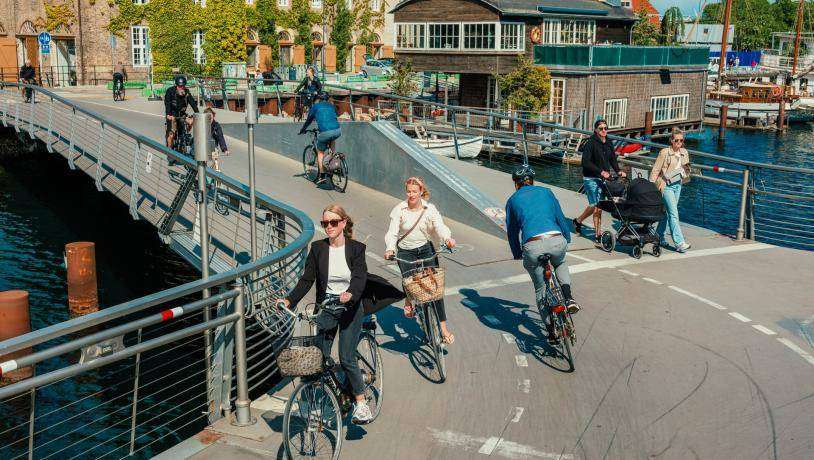 Separuh penduduk Kopenhagen menggunakan sepeda untuk alat transportasi Separuh penduduk Kopenhagen menggunakan sepeda untuk alat transportasi