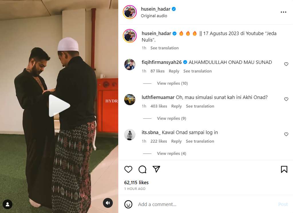 Onad belajar pakai sarung