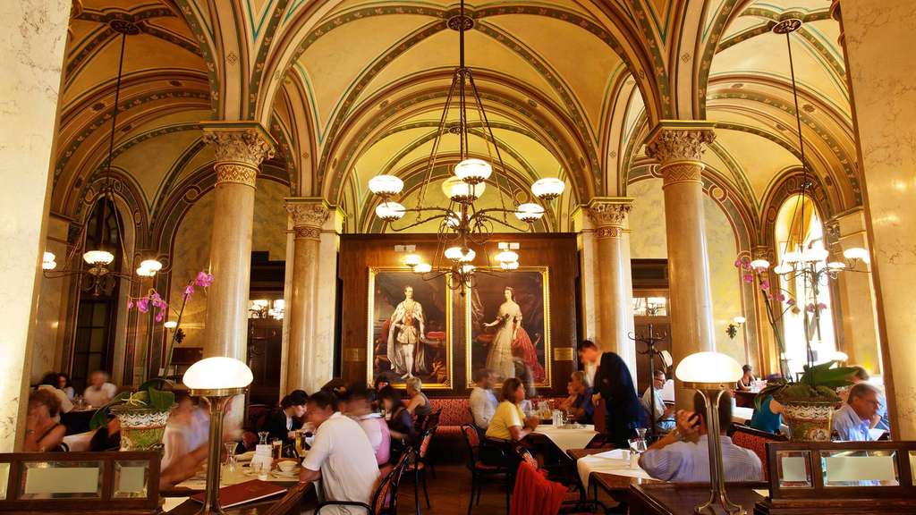 Trostky, Stalin da Hitler dulu sering mengjungi Cafe Central di Wina untuk ngopi dan diskusi