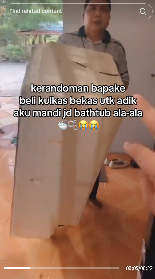 Bapak Kreatif! Sulap Kulkas Bekas Jadi Bathtub Demi Bikin Senang Anak