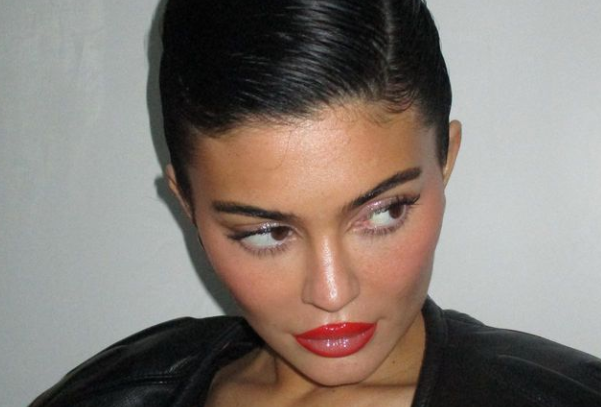 Instagram @kyliejenner