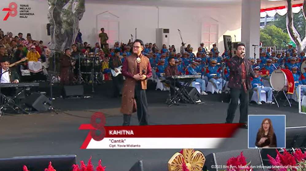 Kahitna di Upacara Penurunan Bendera Merah Putih di Istana Negera