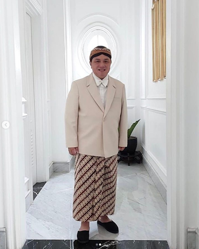 Pak Bas Blak-Blakan Alasan SIngkap Baju Erick Thohir saat Upacara HUT RI