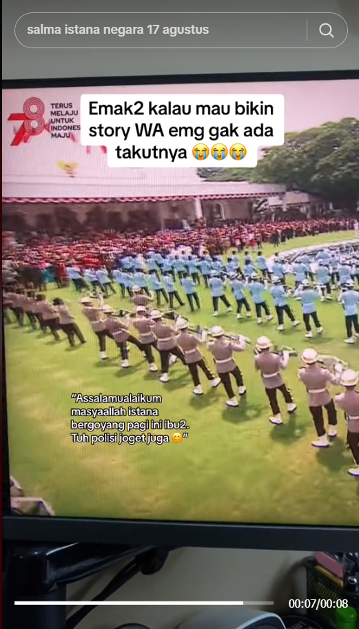 Viral Aksi Emak-Emak Joget Sambil Ngevlog Dekat Barisan Polisi Usai Upacara di Istana Negara, Nggak Ada Takutnya!