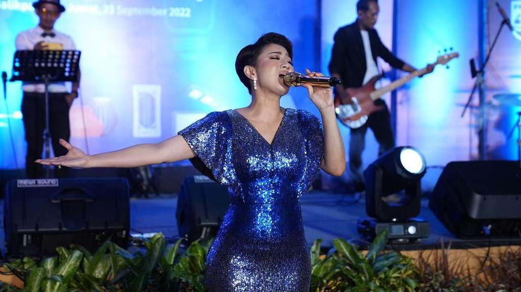 Melly Mono mantan vokalis grup SHE