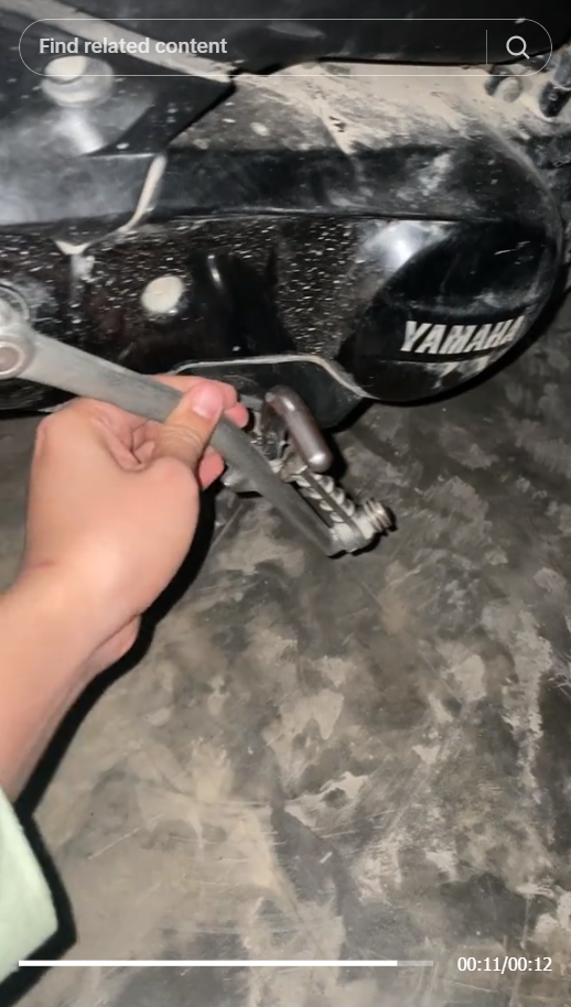 Momen Kocak Starter Motor Nyangkut di Standar Ganda, Solusi Netizen di Luar Nalar