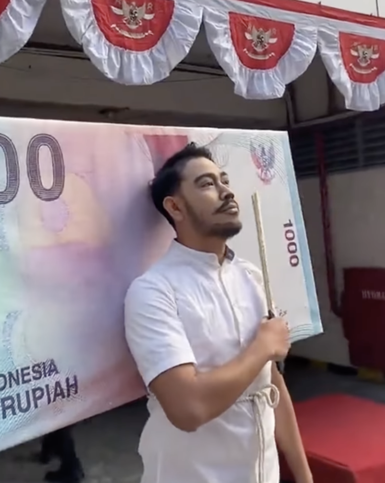 Pria Cosplay jadi Pattimura