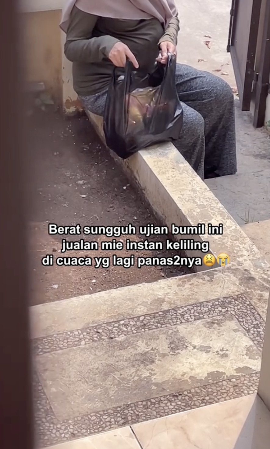TikToker Rekam Penjual Mie Instan