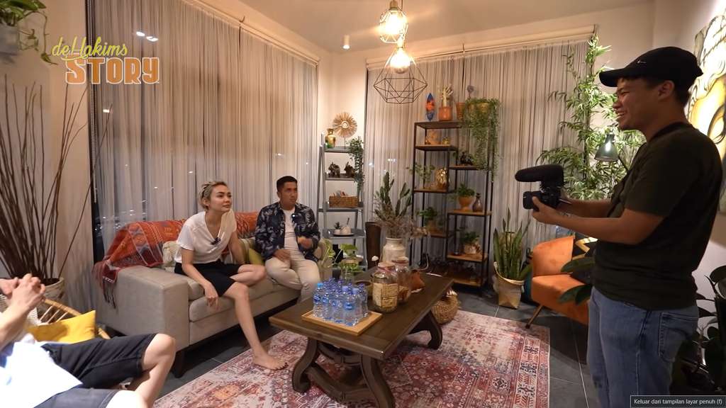 Potret rumah Rina Nose yang estetik dan Instagramnable