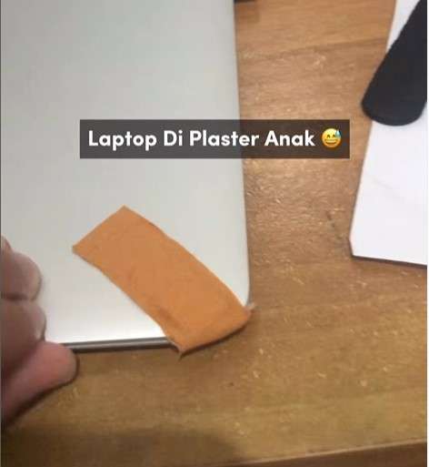Laptop diplester anak