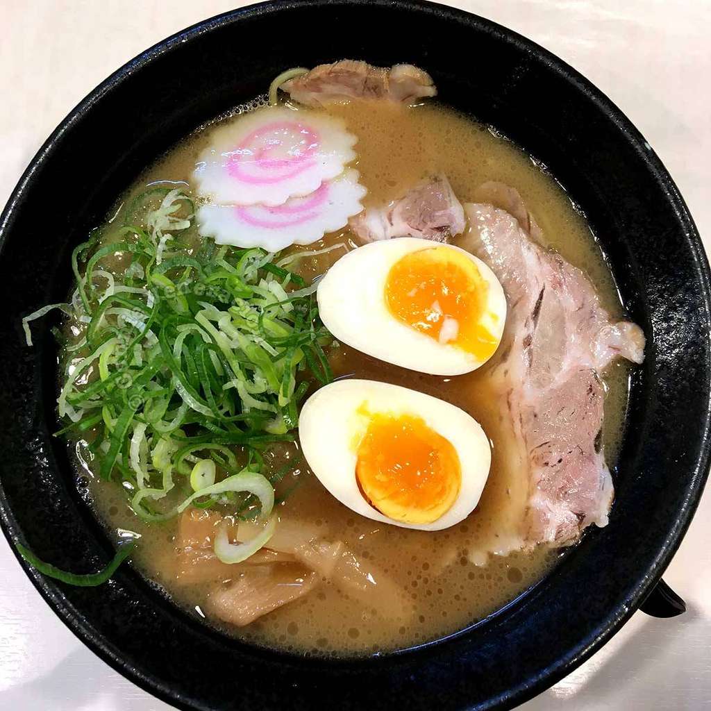 Ramen Tonkutsu berasal dari Fukuoka