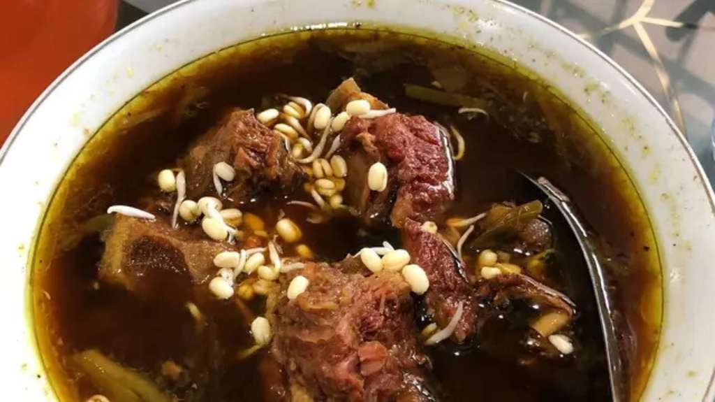 Rawon makanan asal Surabaya