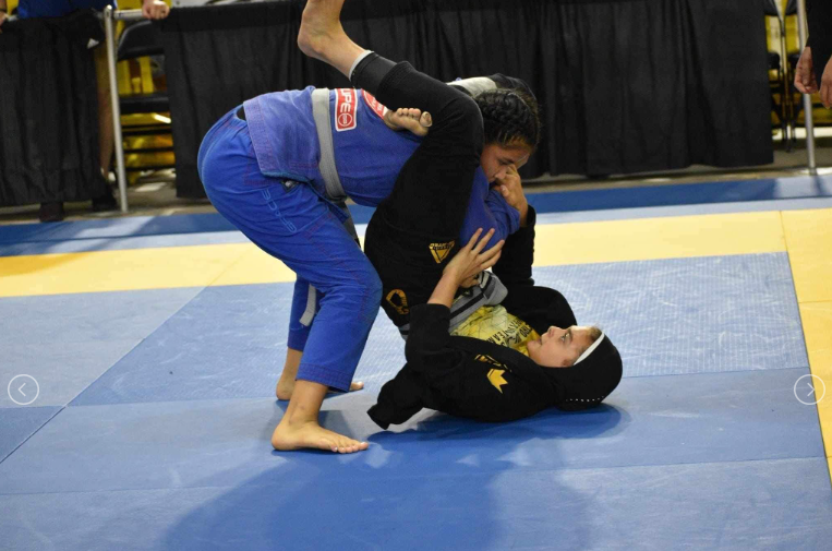 Aaminah, Atlet Jiu Jitsu Berhijab Pertama Cetak Sejarah bawa Medali Emas Turnamen Dunia di Usia 12 Tahun