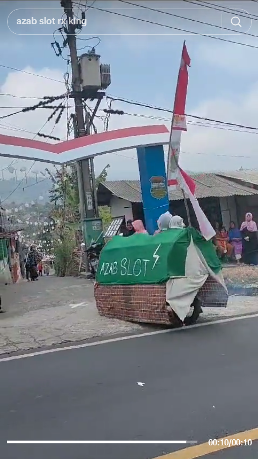 Penampakan Keranda Racing Ikut Pawai 17 Agustus, Tulisan di Sarungnya Bikin Salah Fokus