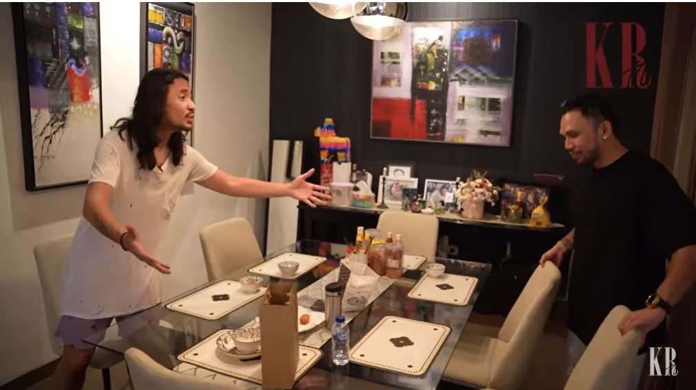 Potret rumah penyanyi Ello