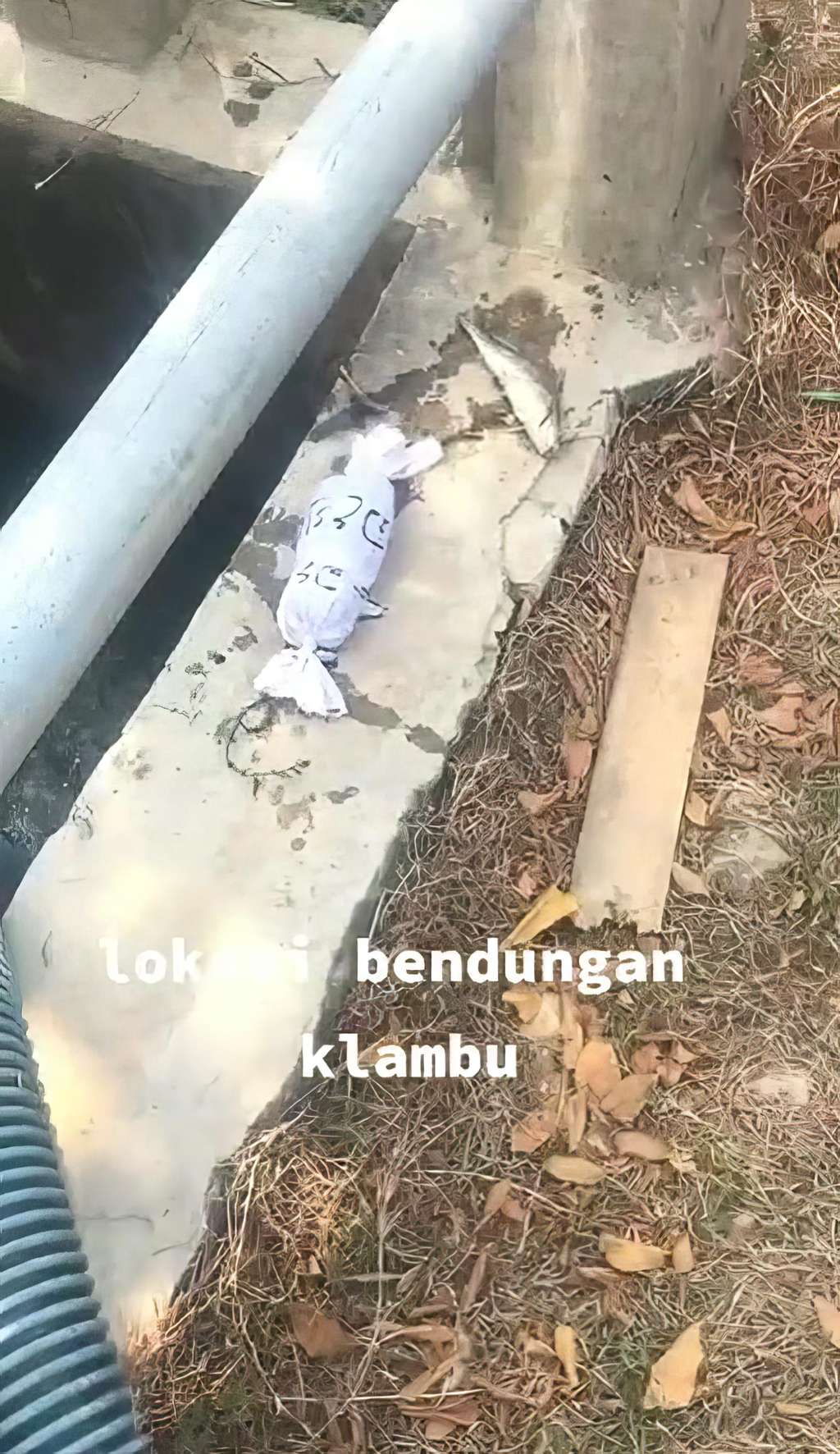 Pemancing temukan bungkusan misterius di bendungan.