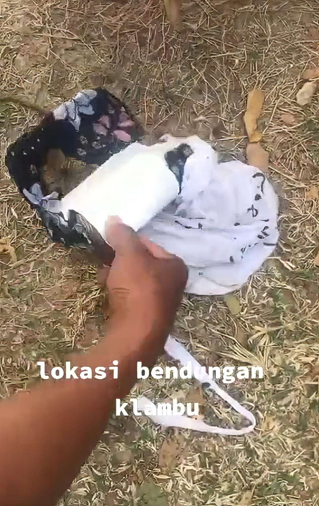 Pemancing temukan bungkusan misterius di bendungan.