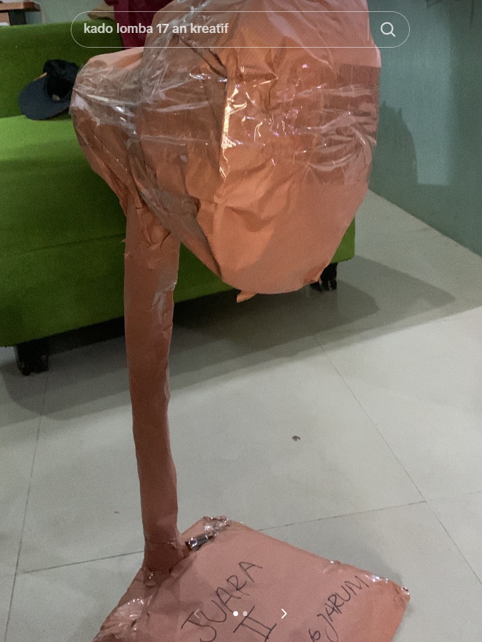 Panitia Lomba Kreatif Bungkus Hadiah, Pemenang Kena Gocek saat Mengetahui Isinya