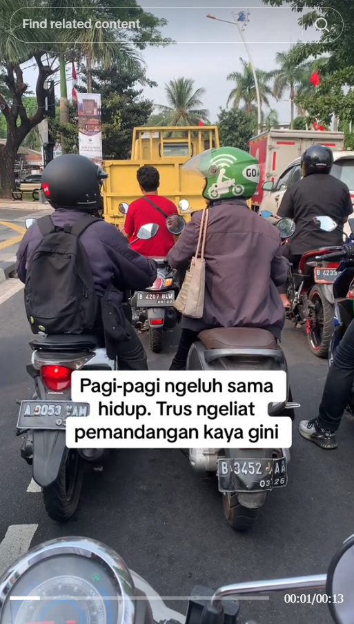 Momen Suami Istri Pamitan di Lampu Merah