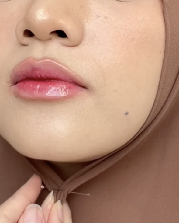 Memakai Jarum Pentol