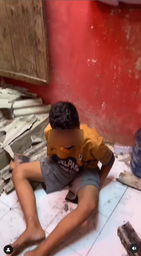 Tak Terlupakan Seumur Hidup! Bocah Depok Jatuh dari Atap Rumah Warga yang Ambruk saat Ngejar Layangan Putus