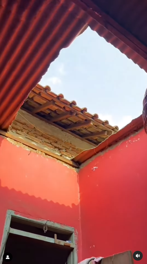 Tak Terlupakan Seumur Hidup! Bocah Depok Jatuh dari Atap Rumah Warga yang Ambruk saat Ngejar Layangan Putus