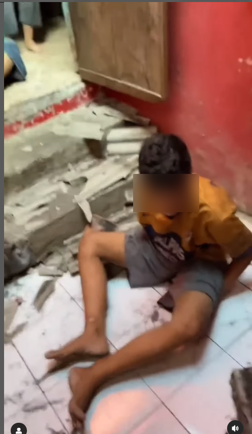 Tak Terlupakan Seumur Hidup! Bocah Depok Jatuh dari Atap Rumah Warga yang Ambruk saat Ngejar Layangan Putus