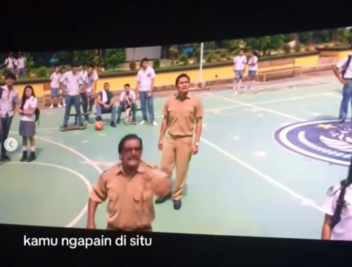 Momen Fajar Sadboy Debut Akting Film, Adegan Sepeda Nyangkut di Genteng Sekolah Bikin Ngakak Penonton