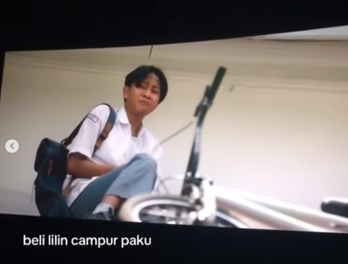Momen Fajar Sadboy Debut Akting Film, Adegan Sepeda Nyangkut di Genteng Sekolah Bikin Ngakak Penonton