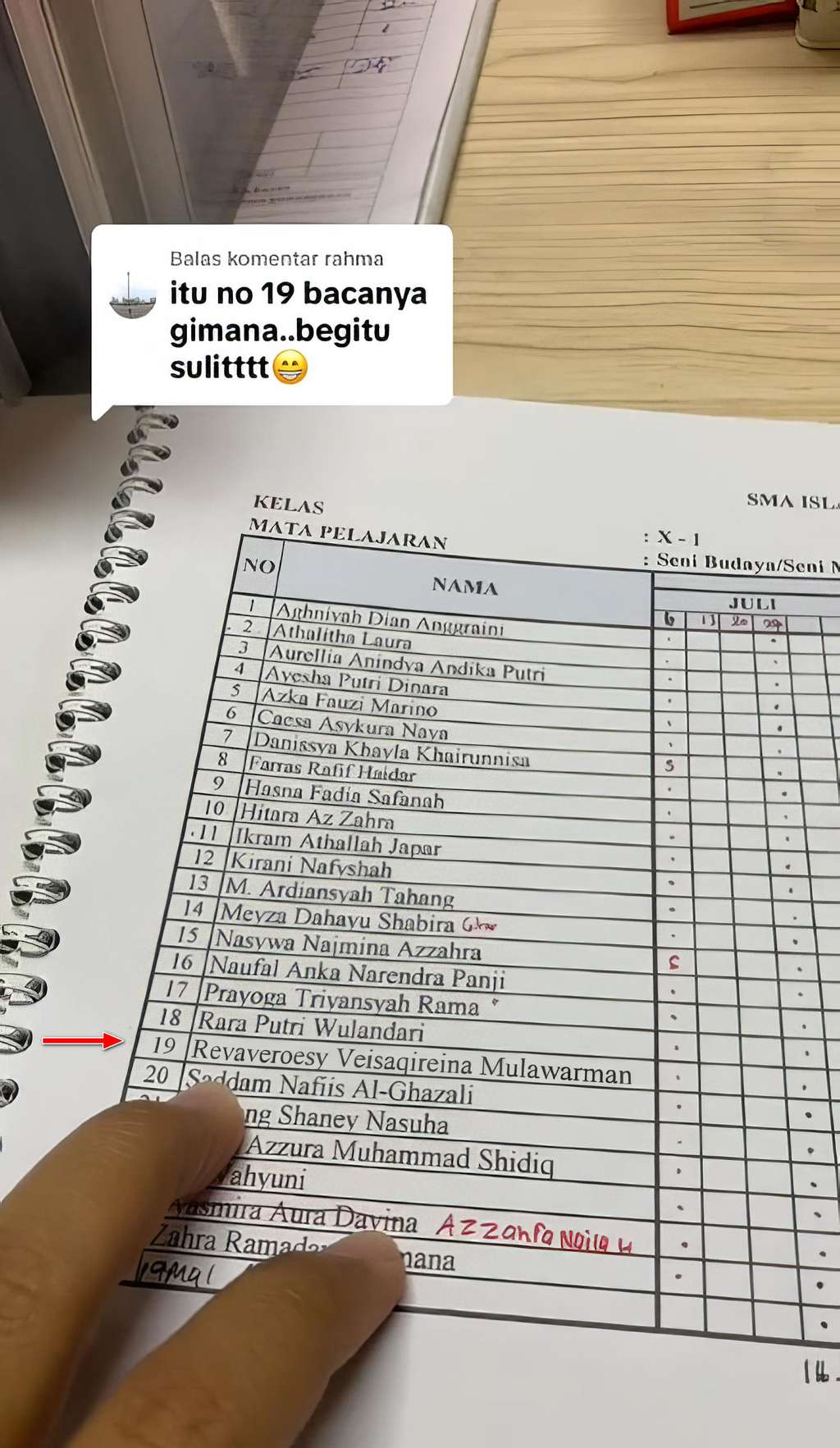 Viral guru kesulitan menyebut nama muridnya saat absen.