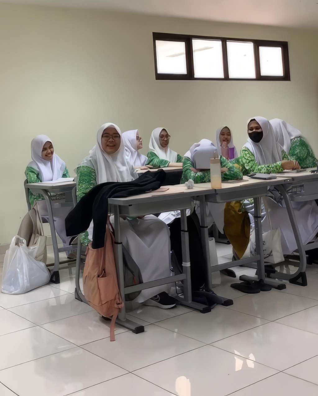 Viral guru kesulitan menyebut nama muridnya saat absen.