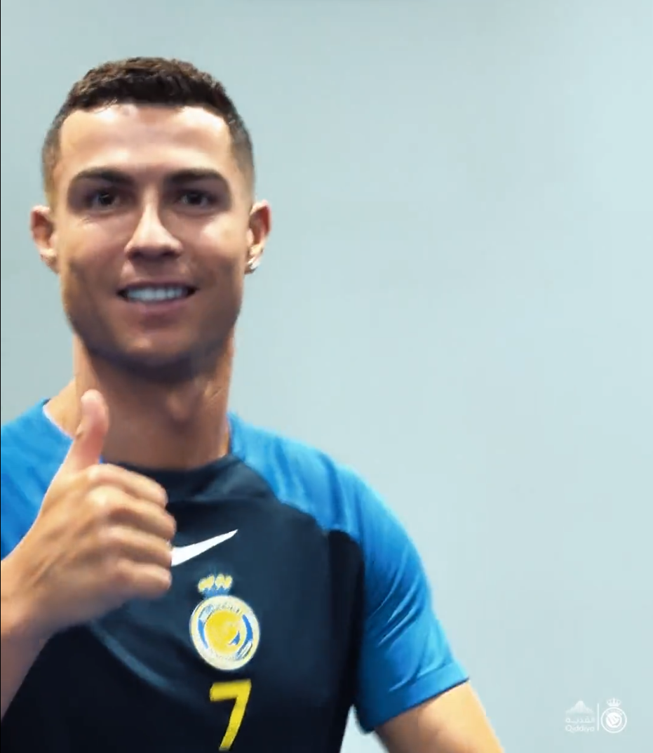 Momen Ronaldo Tersenyum dan Ucapkan Salam: Assalamualaikum!